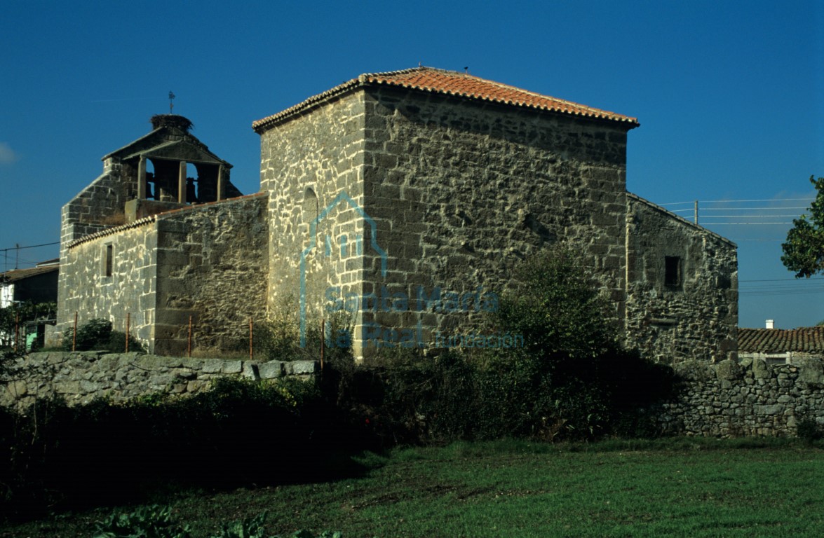 Exterior de la cabecera desde el lado sureste
