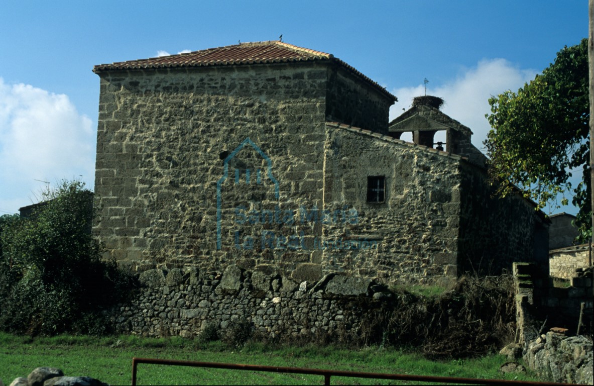 Exterior de la cabecera vista desde el este