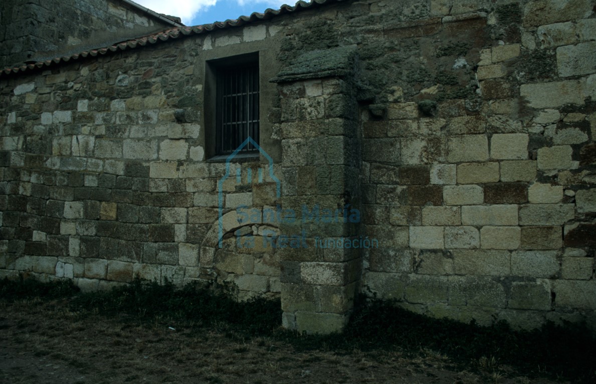 Restos de la nave románica