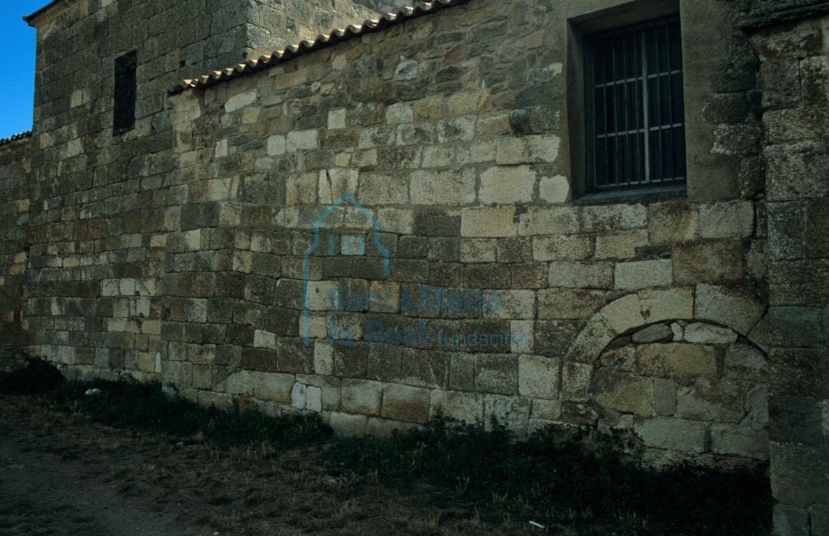 Restos de la nave románica