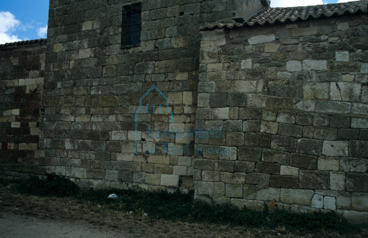 Restos de la nave románica