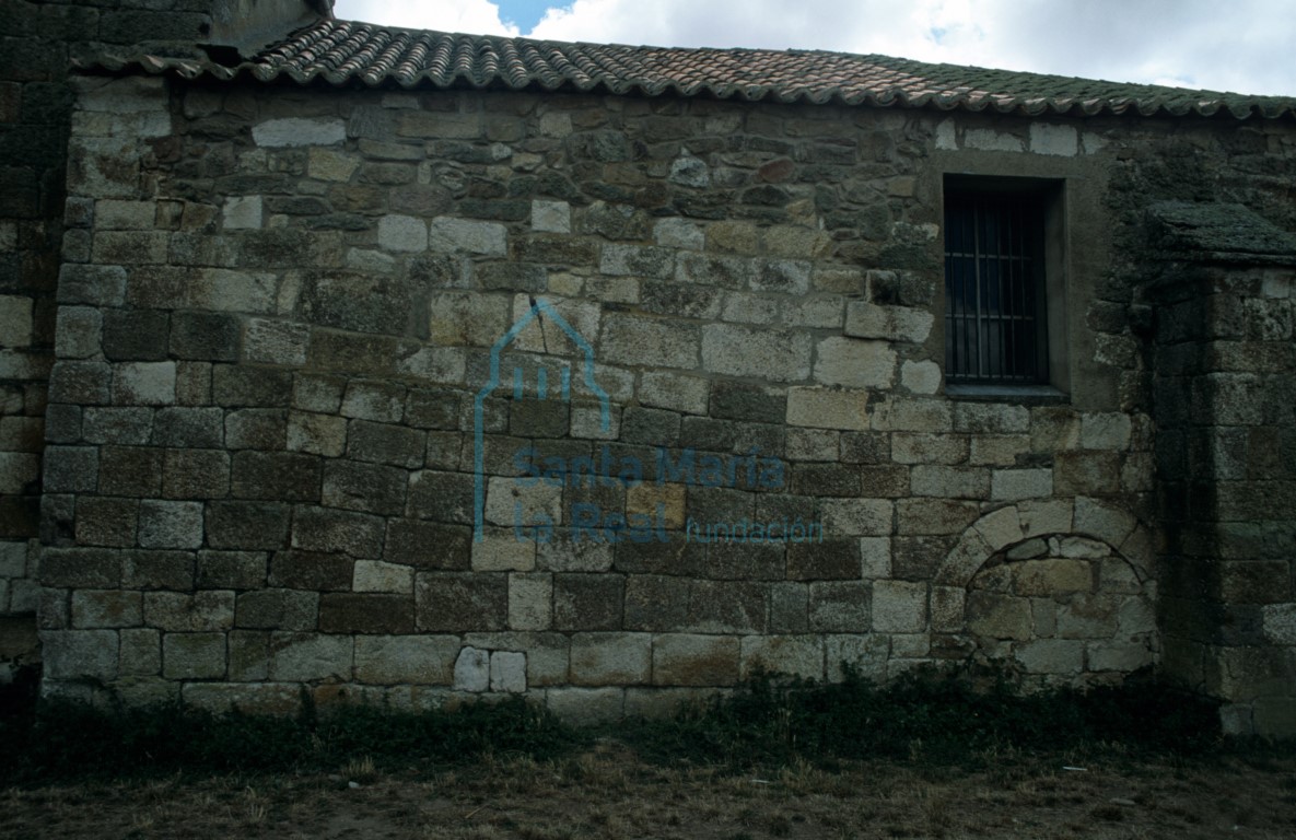 Restos de la nave románica