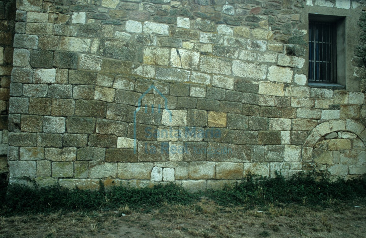 Restos de la nave románica