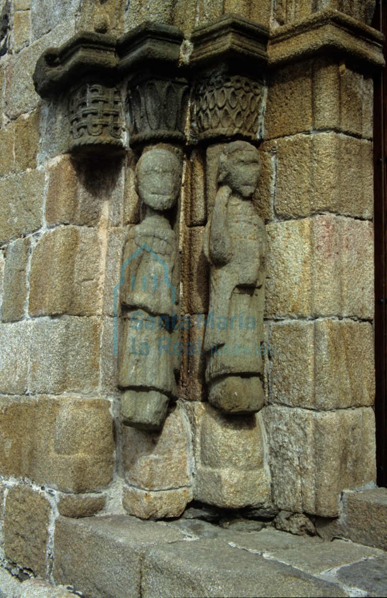 Estatuas-columna de la portada occidental
