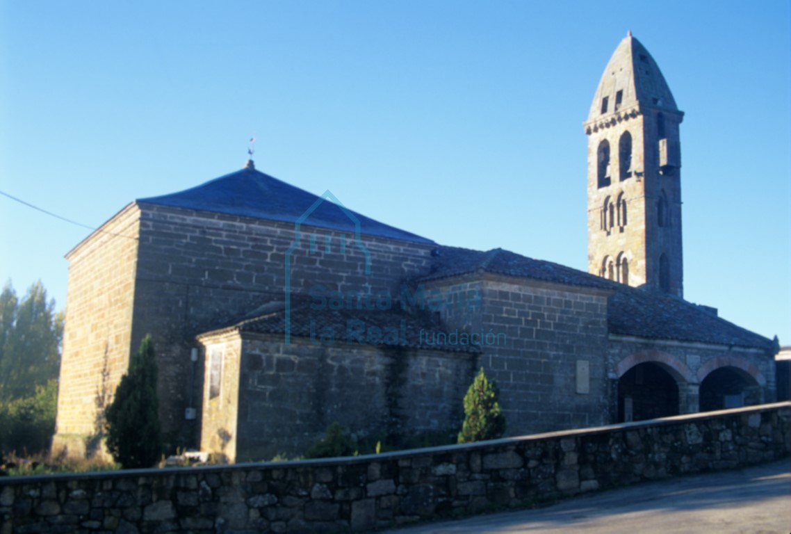 Vista del exterior de la iglesia desde el noreste Vista del exterior de la iglesia desde el noreste
