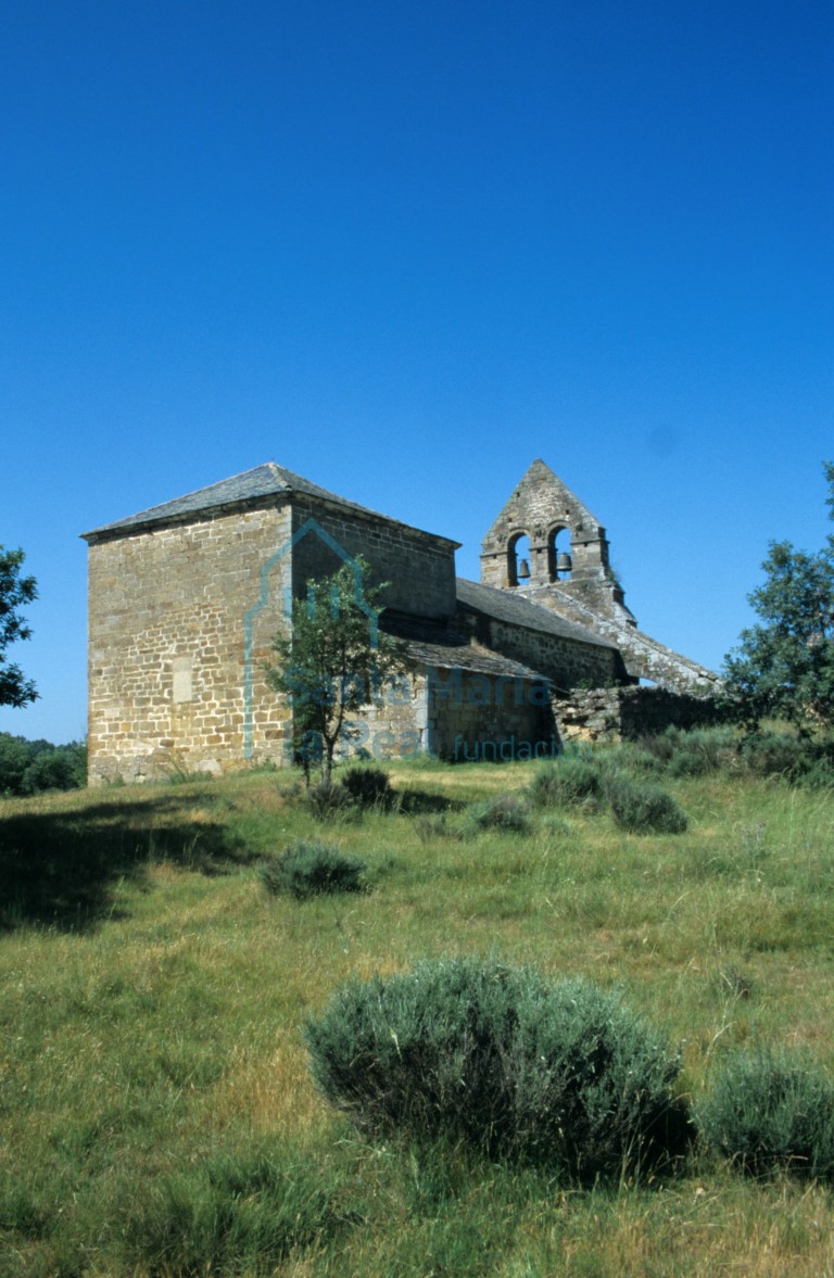 Vista del exterior de la iglesia desde el lado noreste