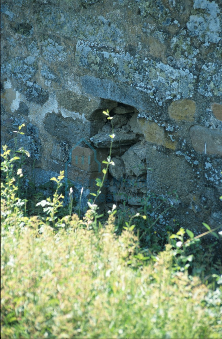 Portada cegada en el muro septentrional