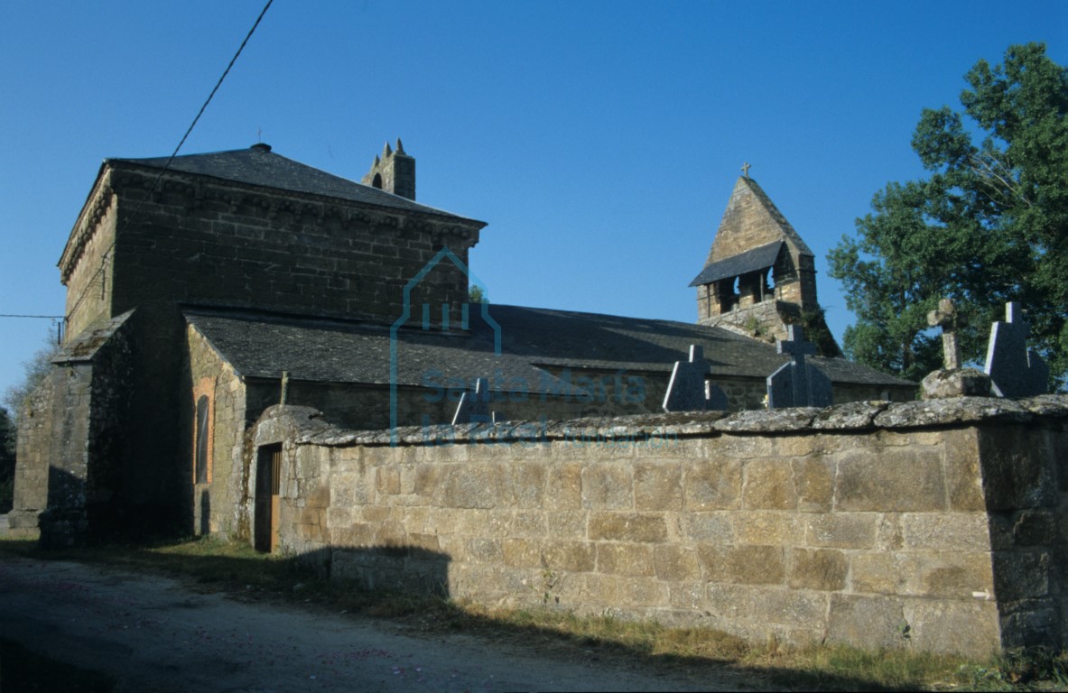 Exterior de la iglesia desde el noreste