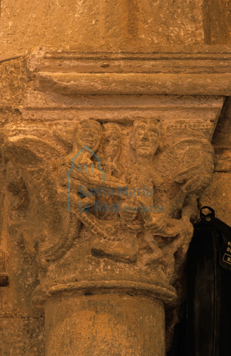 Capitel del arco triunfal. Lado de la epístola