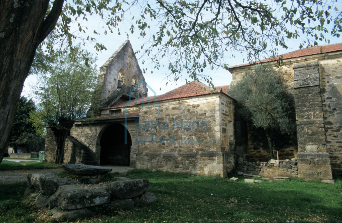 Exterior de la iglesia vista desde el sureste