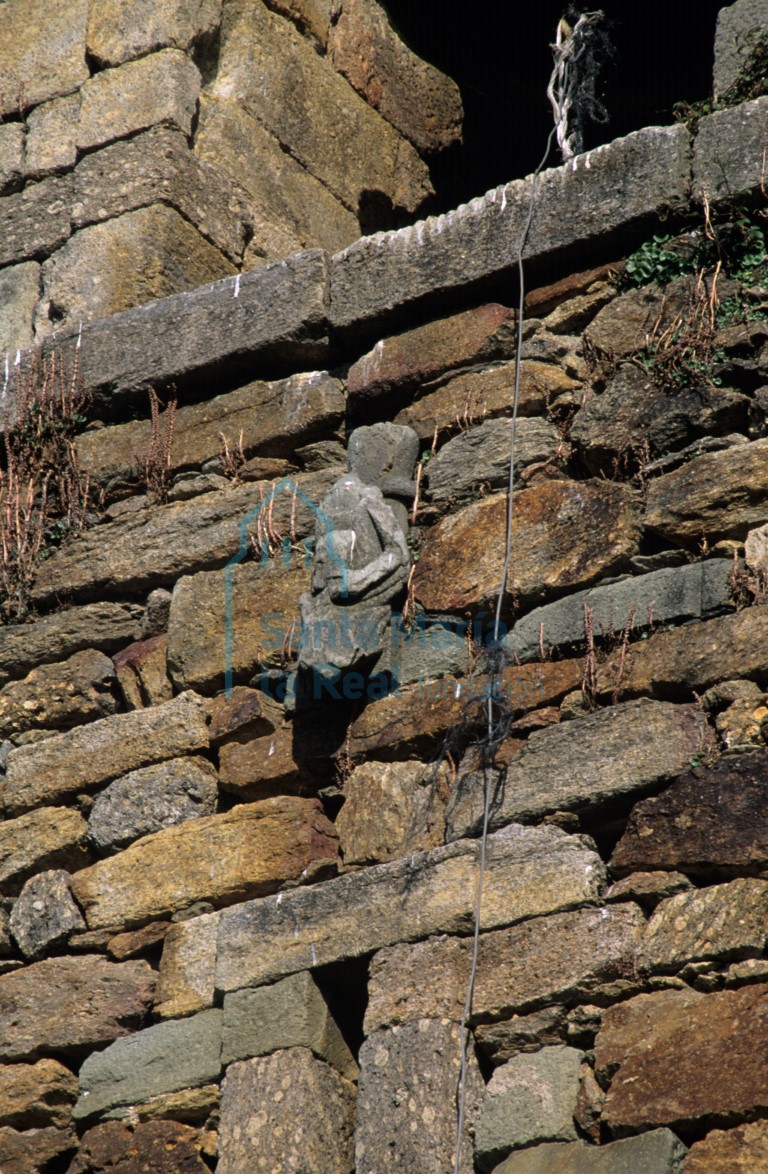 Relieve empotrado en la torre Relieve empotrado en la torre