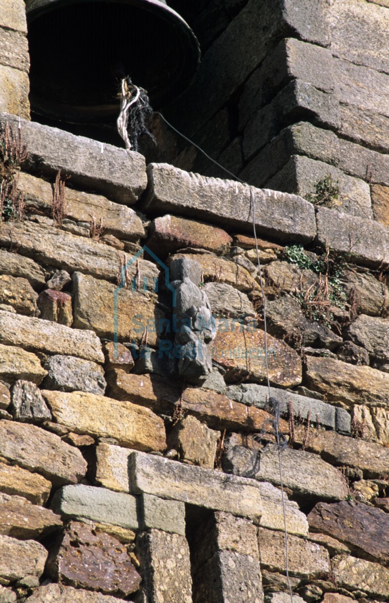 Relieve empotrado en la torre
