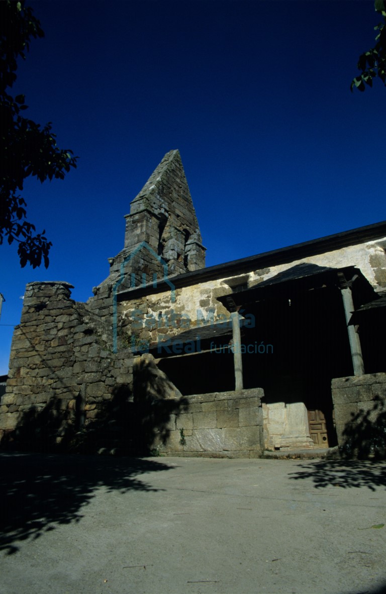 La iglesia vista desde el sureste