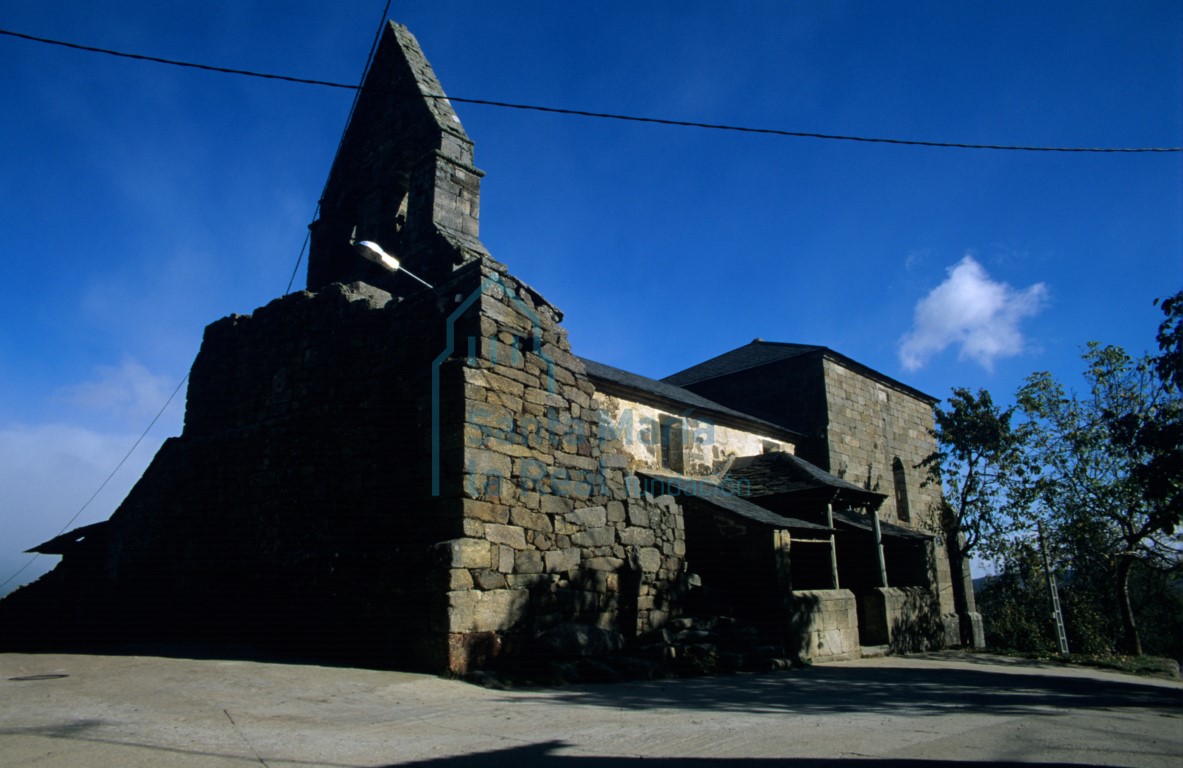 Exterior de la iglesia desde el suroeste