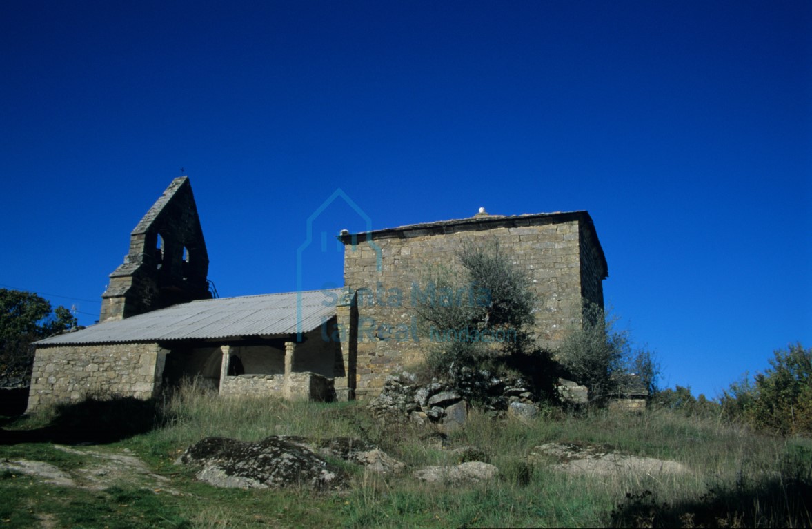 Vista de la iglesia desde el sur