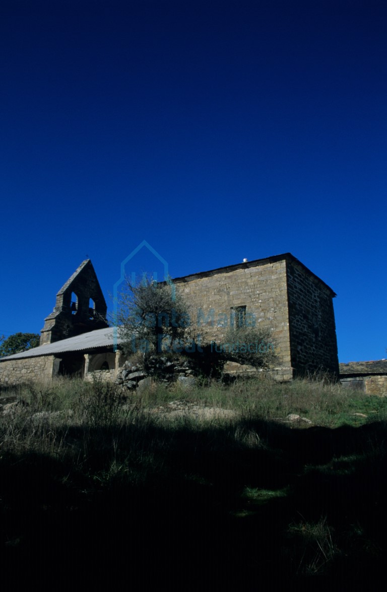 Vista de la iglesia desde el sureste