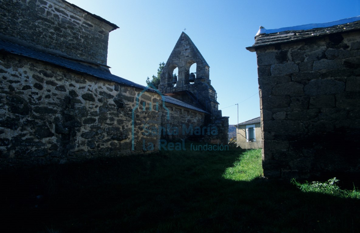 Vista de la iglesia desde el noreste