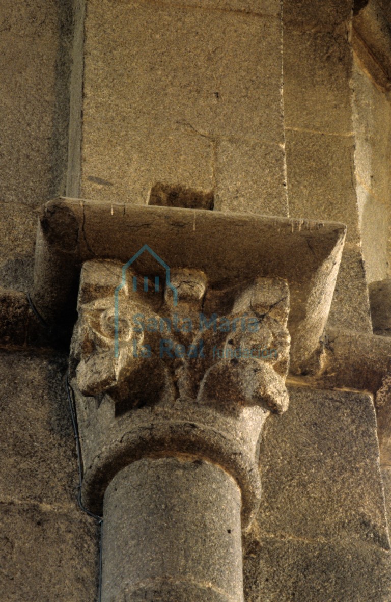 Capitel de la nave