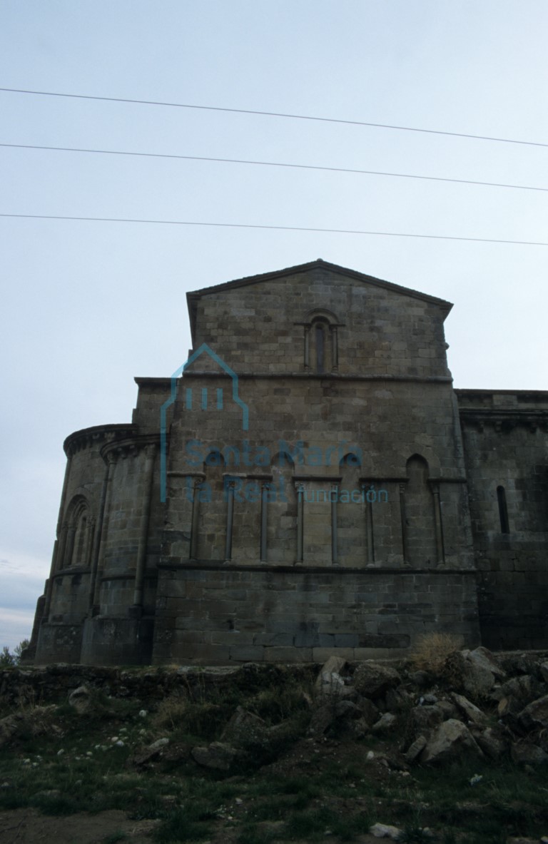 La iglesia vista desde el lado norte