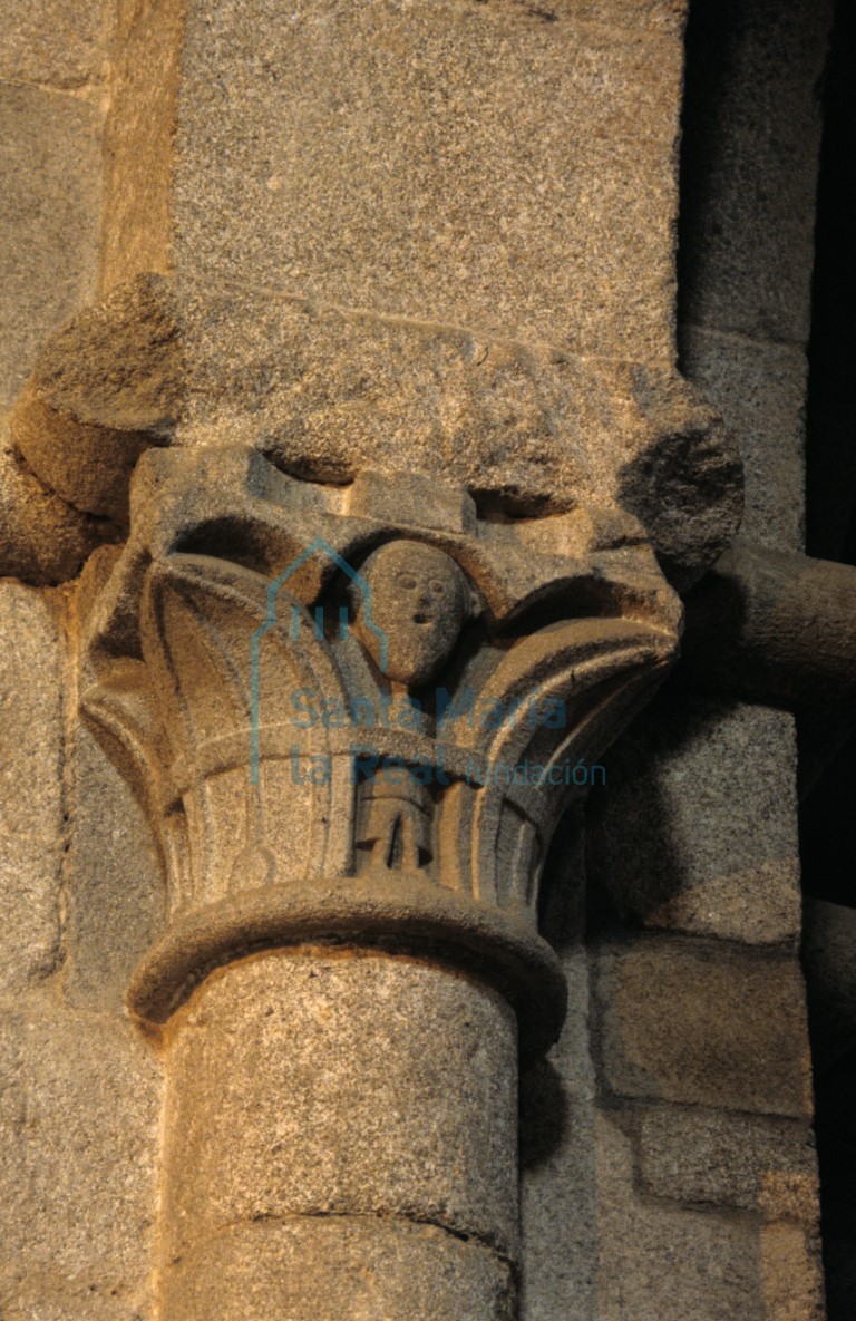 Capitel de la nave