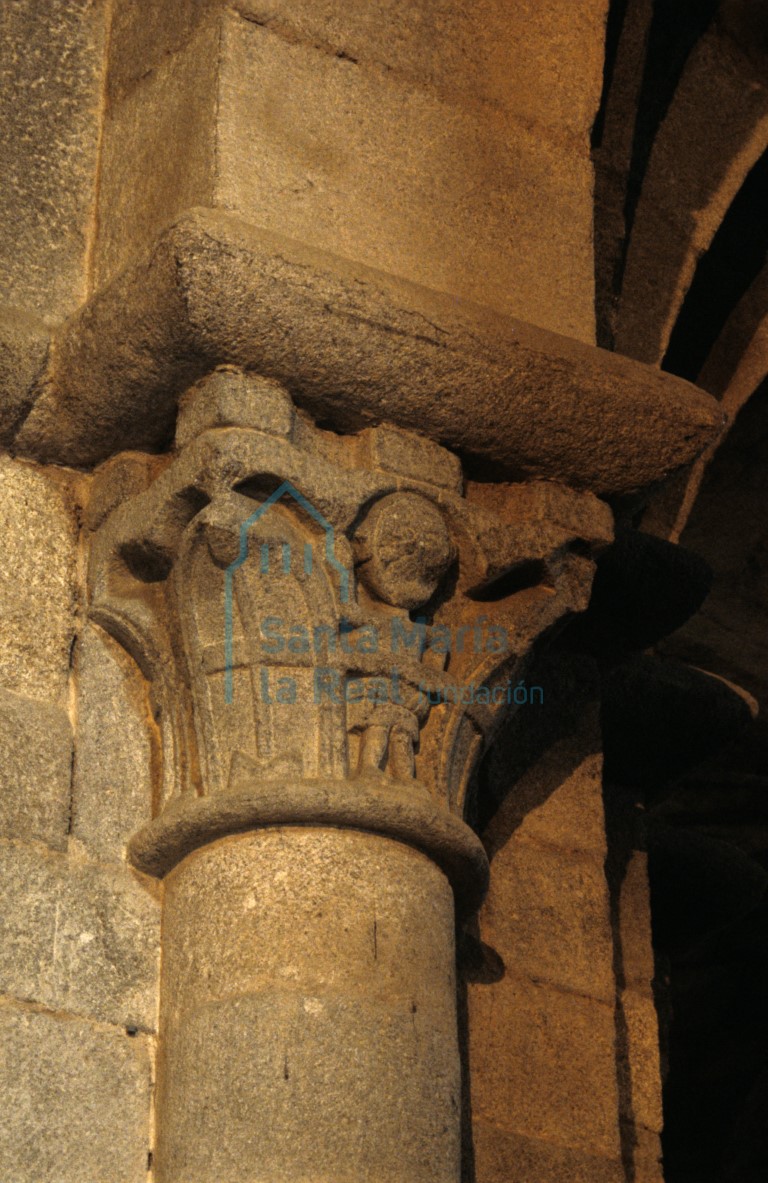 Capitel de la nave