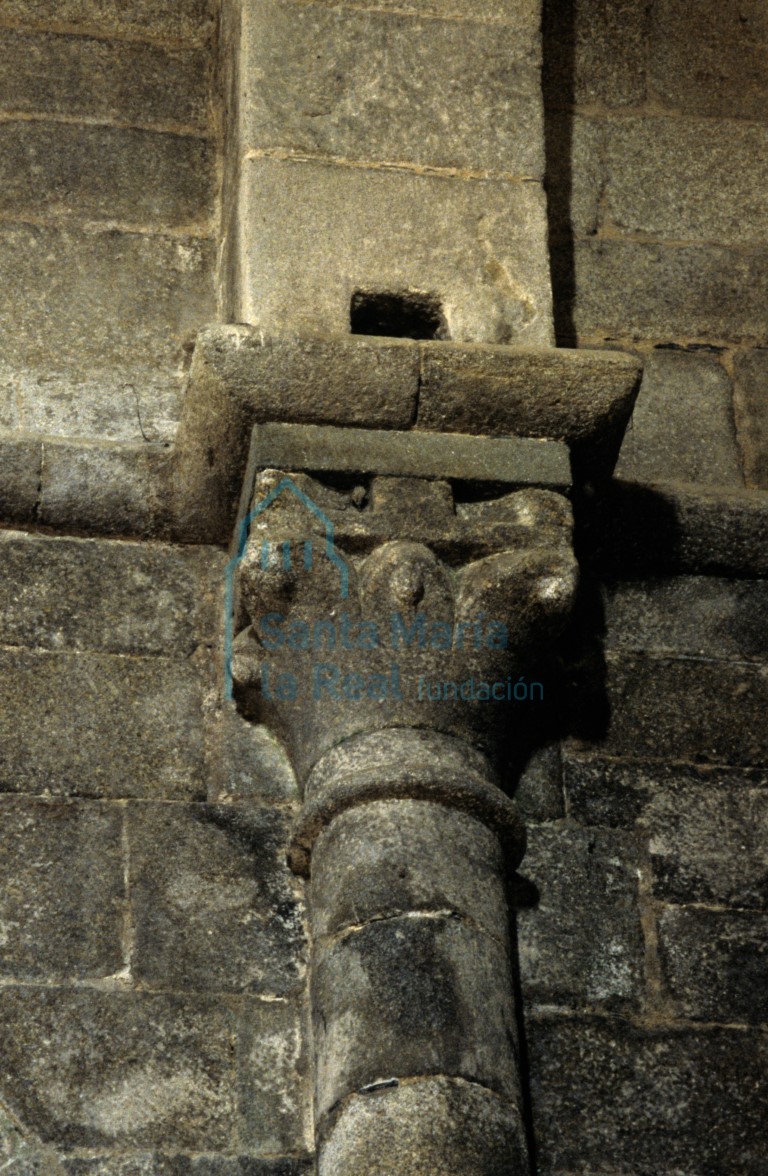 Capitel de la nave