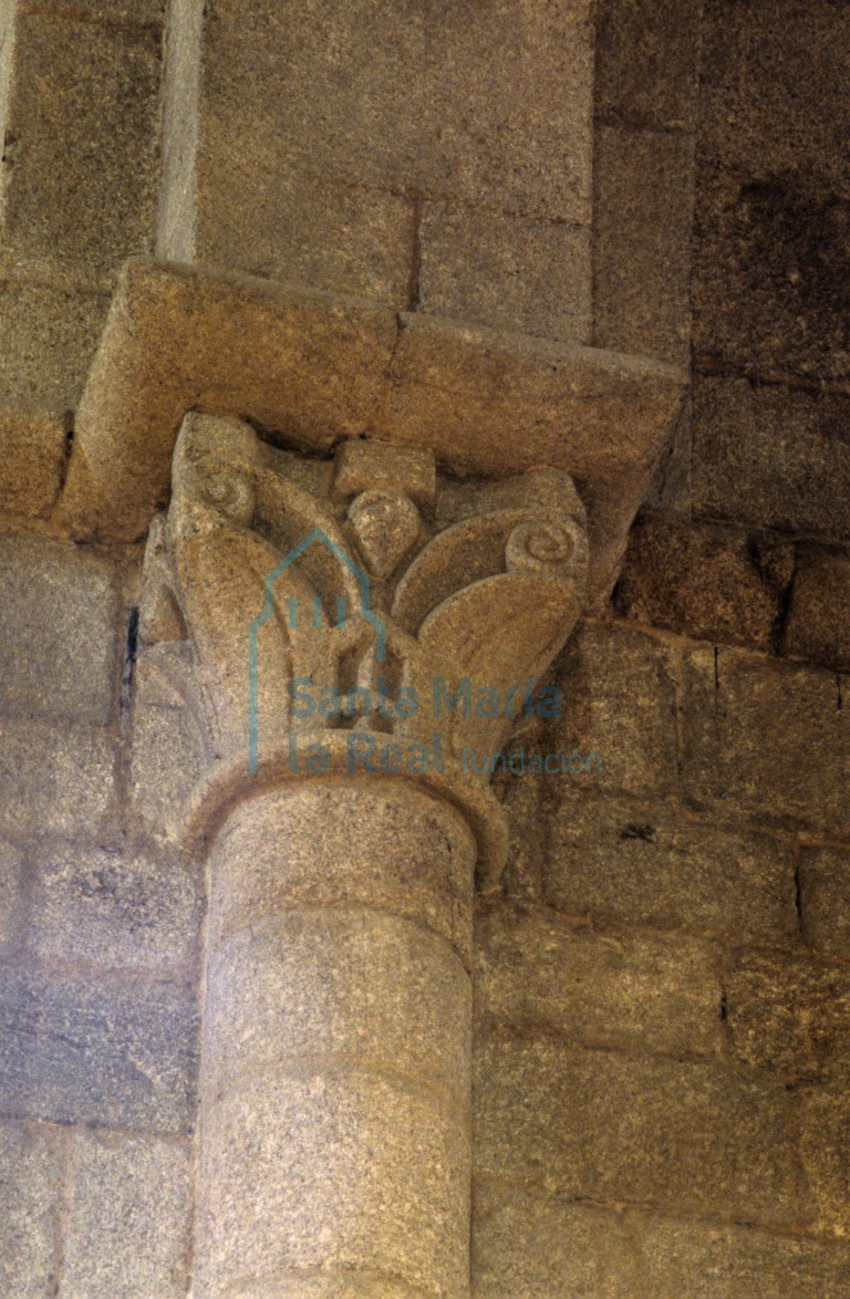Capitel de la nave