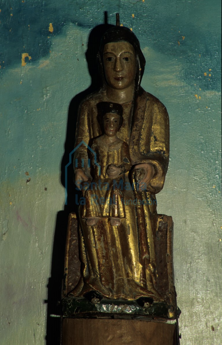 Vista frontal de la Virgen de Monserrate