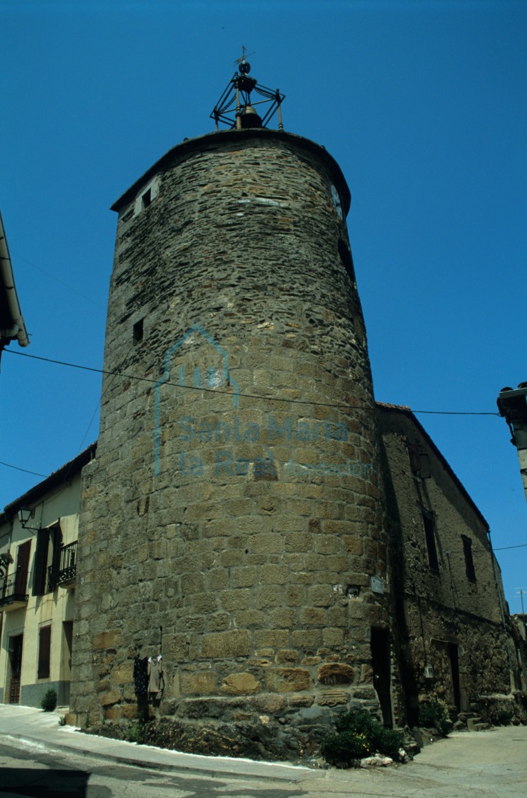 Torre del Reloj, restos de la antigua muralla de Alcañices