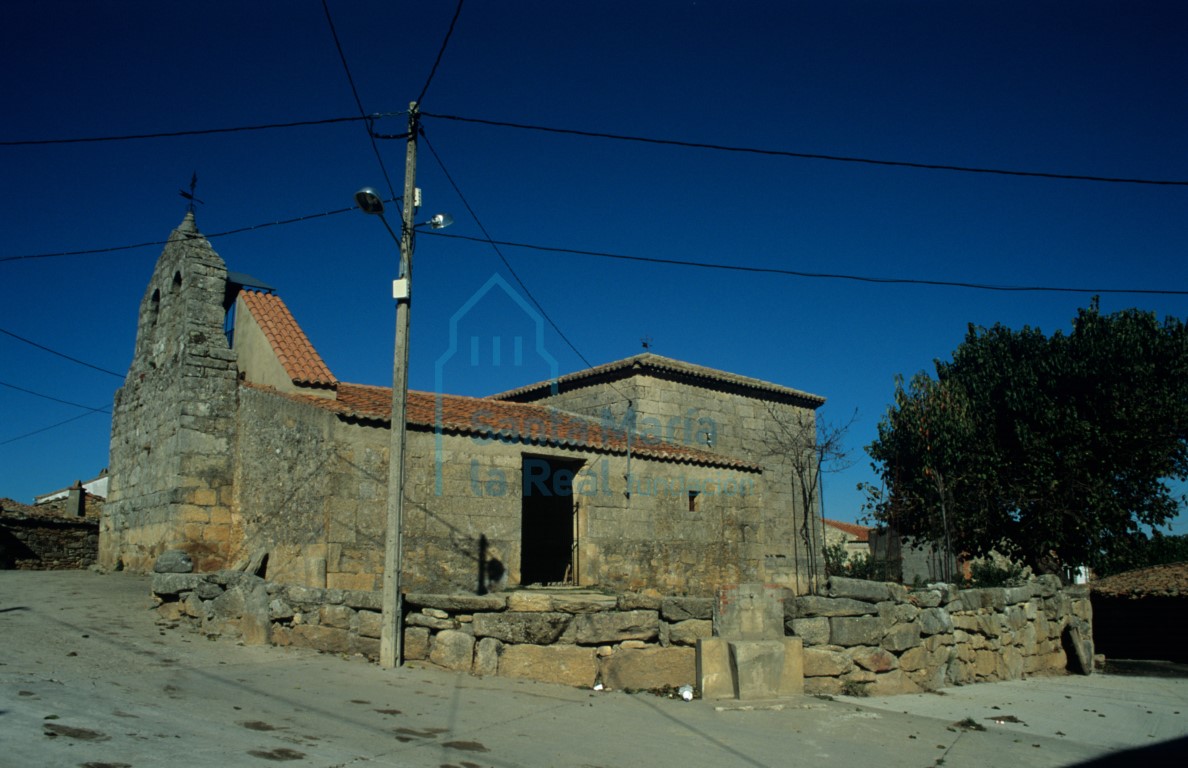 Vista del templo desde el sur