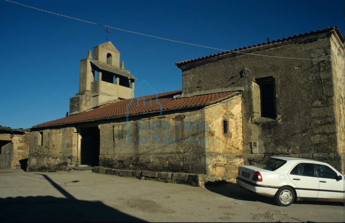 Vista del exterior de la iglesia desde el lado sureste Vista del exterior de la iglesia desde el lado sureste