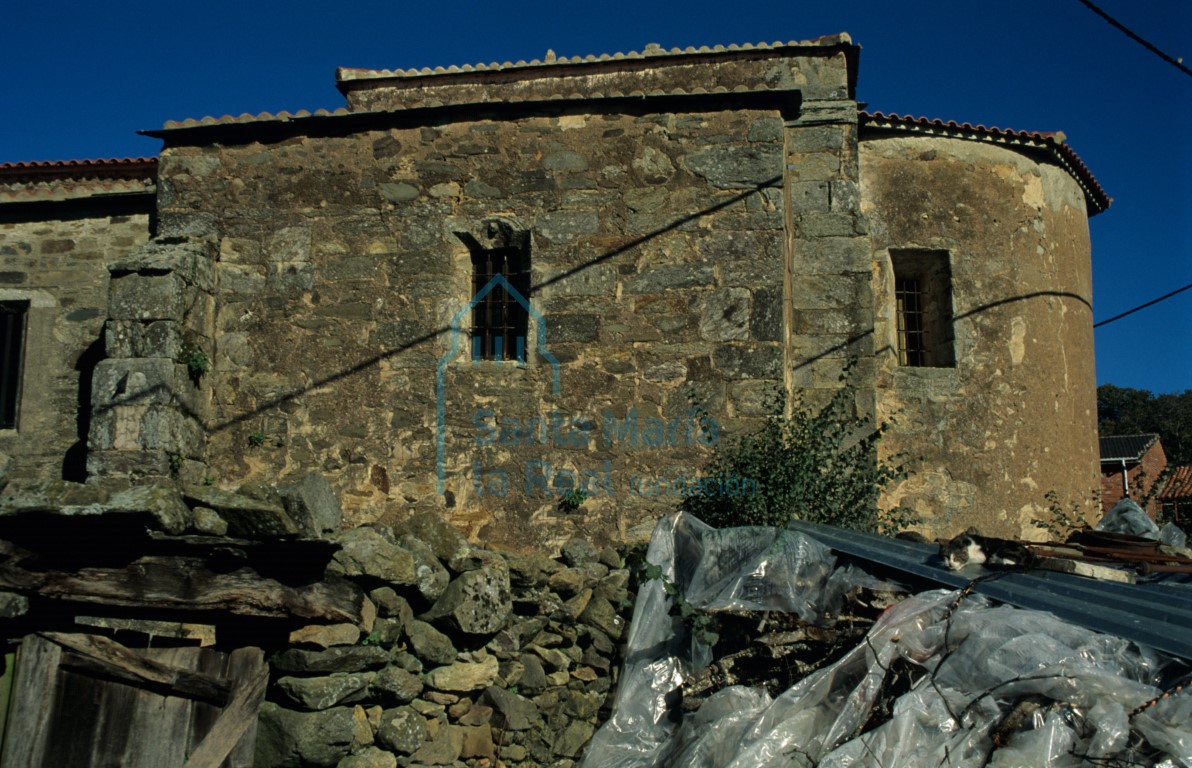 Vista del exterior desde el lado sur