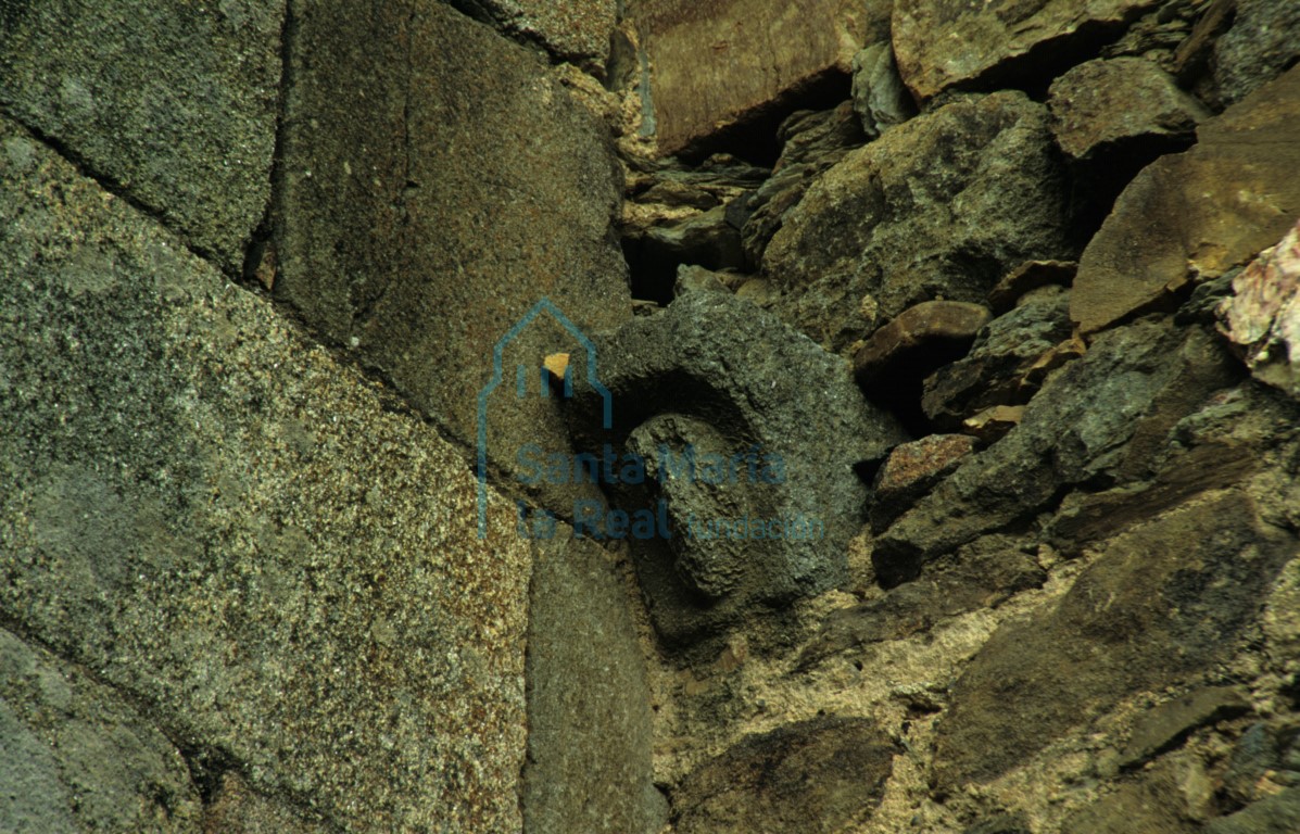 Canecillos en el muro