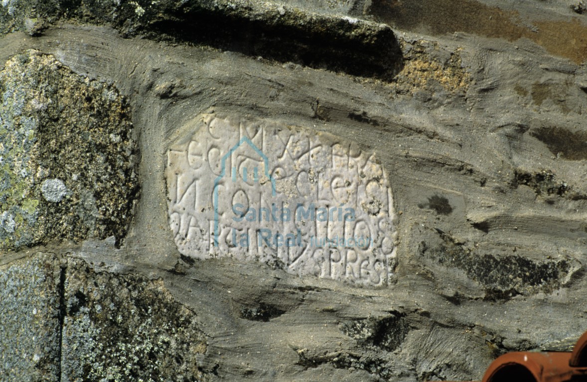 Inscripción en la escalera del campanario