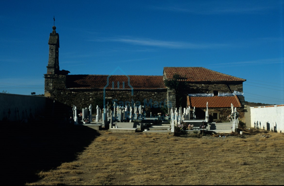 Vista de la ermita desde el cementerio