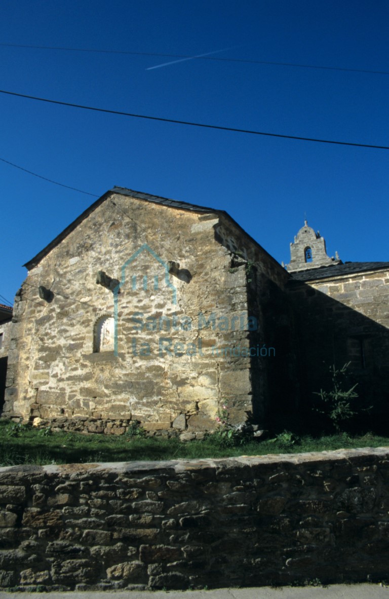 Vista del exterior de la cabecera desde el lado noreste