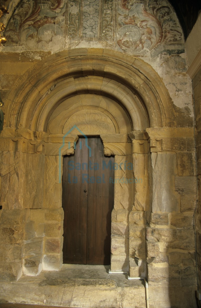 Portada meridional de la nave