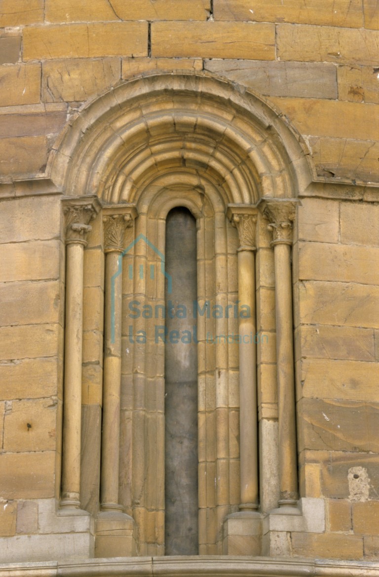 Ventana del ábside mayor