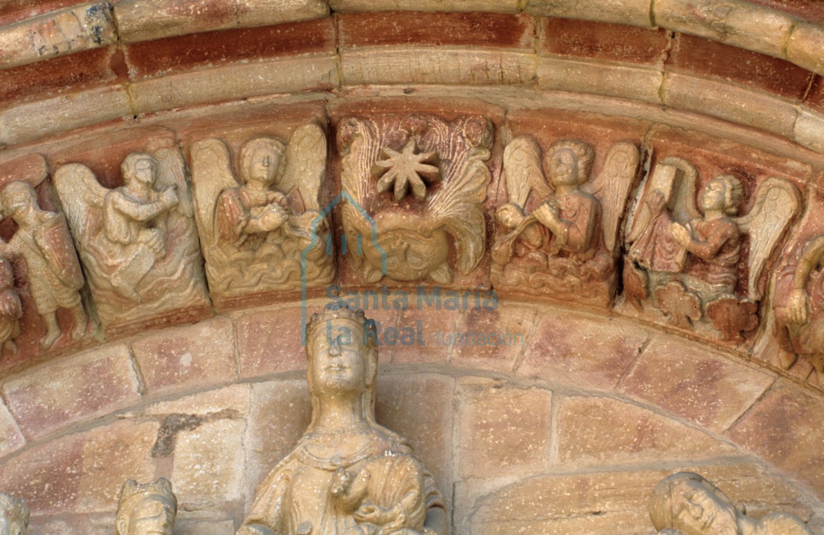 Detalle del arco de la portada meridional