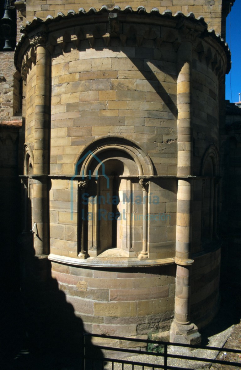 Vista del exterior de la cabecera de la nave central