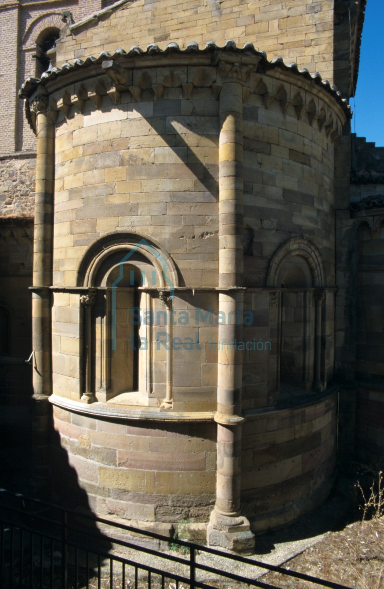 Vista del exterior de la cabecera de la nave central