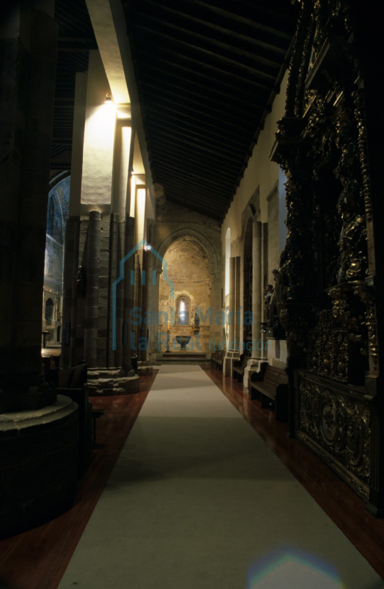 Vista de la nave de la epístola hacia la cabecera