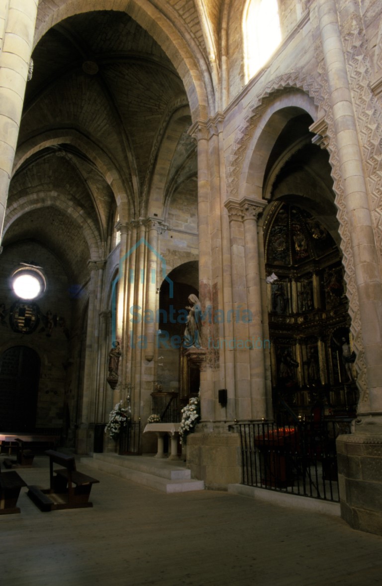 Vista del interior del transepto