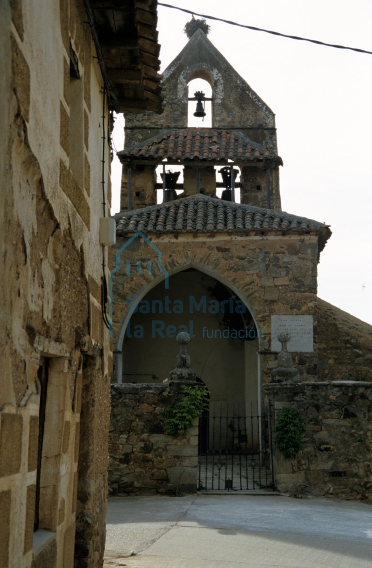 Vista de la fachada occidental