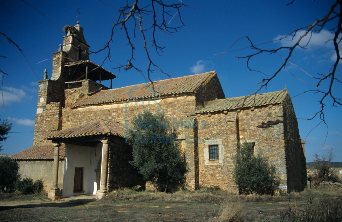 Vista de la iglesia desde el sur
