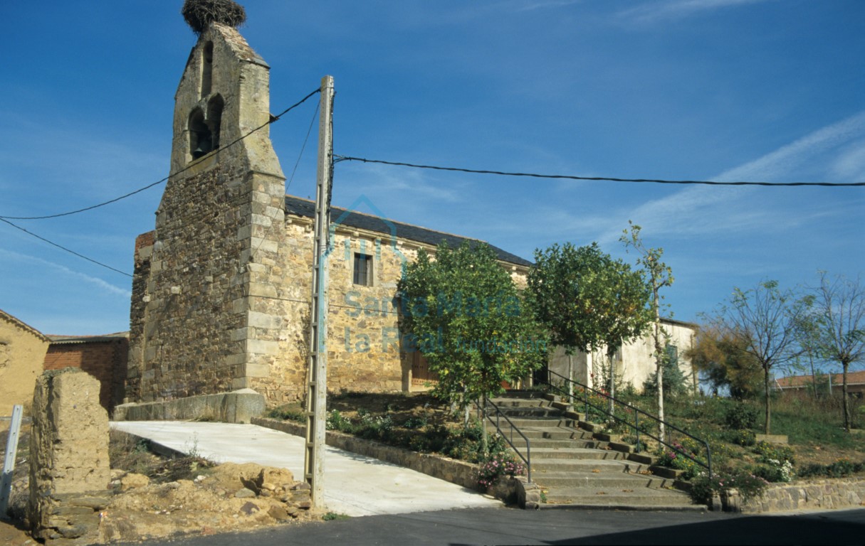 Vista de la iglesia desde el suroeste