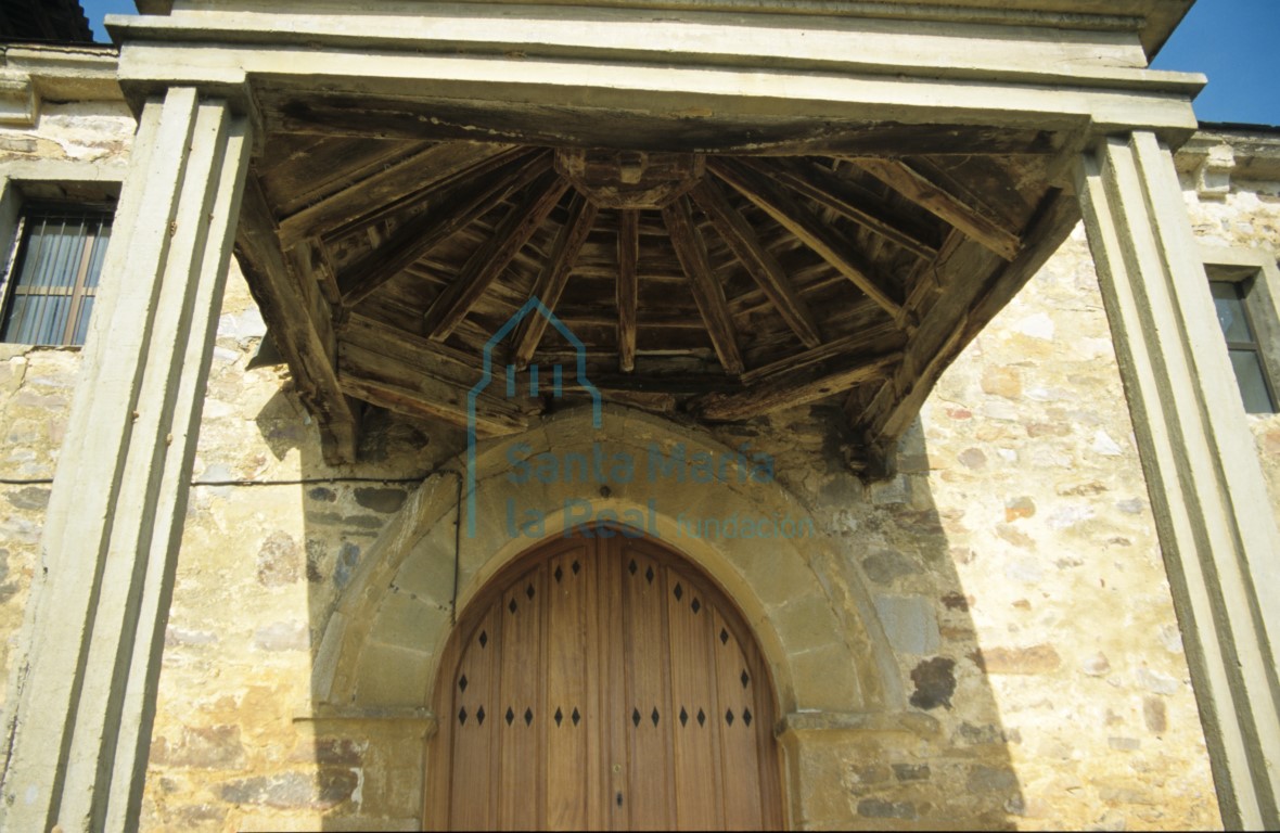 Detalle pórtico de la portada meridional