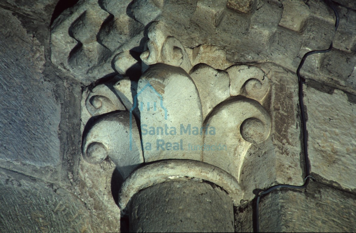 Capitel del interior