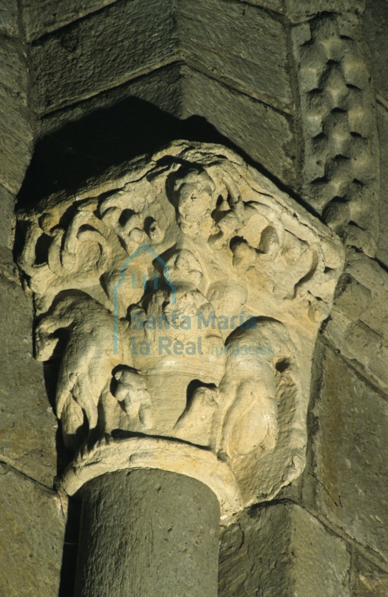 Capitel del interior