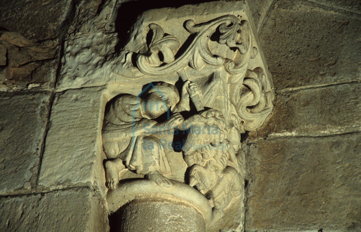 Detalle del capitel de la ventana absidal